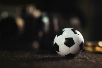 FIFA“保送”阿根廷又出证据 决赛主裁严判西甲两大豪门 差点被起诉（配图示意）